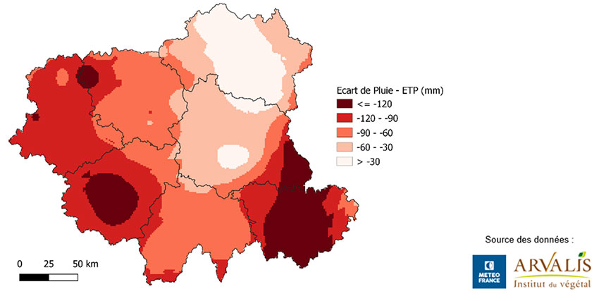 Ecart du déficit de pluie – ETP (en mm) cumulé de l’année 2022 avec la médiane historique (2002-2021) sur la période du 1er juin et le 15 août
