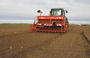 chantier semis de céréales à paille d'hiver : blé, orge
