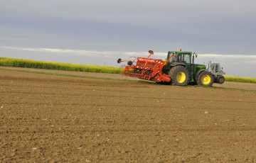 Semis de blé tendre en Normandie
