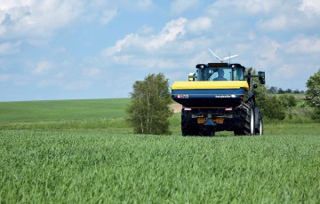 Epandage d'engrais sur céréales à paille en avril 2024 en Poitou-Charentes