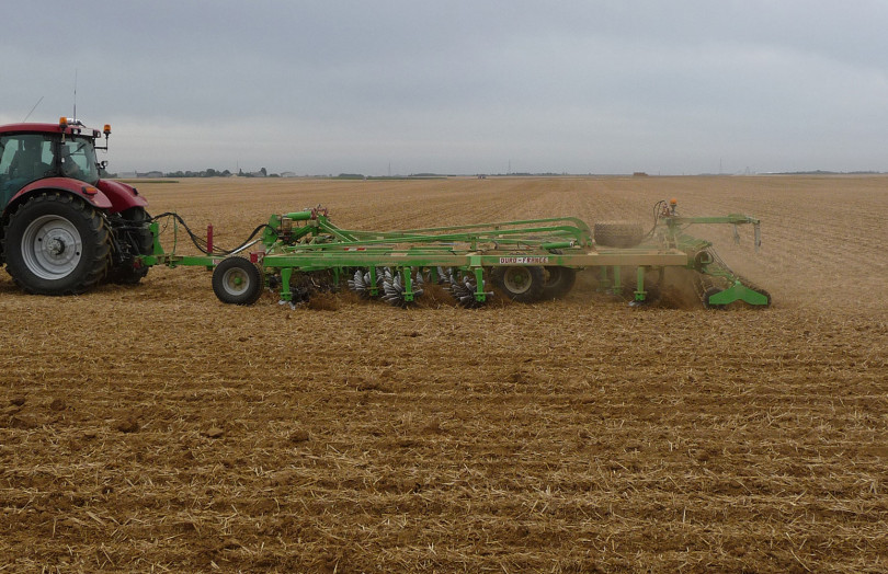 déchaumeur pour réaliser les faux semis en 2025 en Ile de France