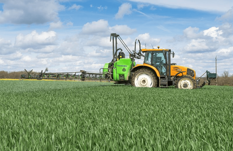 Pulvé dans une parcelle de blé tendre au stade 1 – 2 nœuds, début mars 2026 en Occitanie